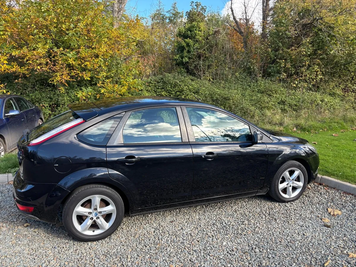 2010 Ford Focus - Image 2