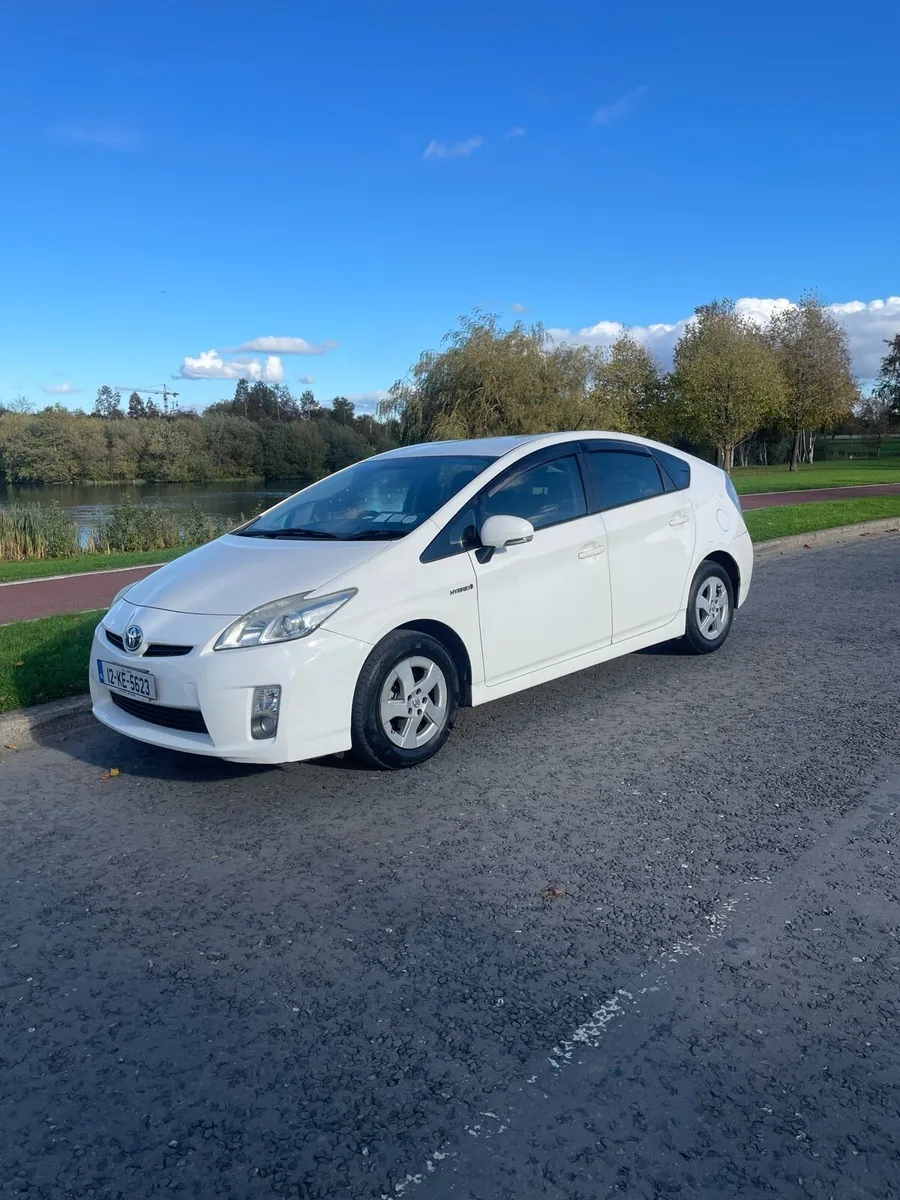 Toyota Prius hybrid - Image 2