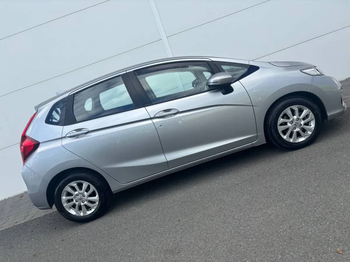 2019 HONDA JAZZ 1.3i ES 5 DR AUTOMATIC - Image 4