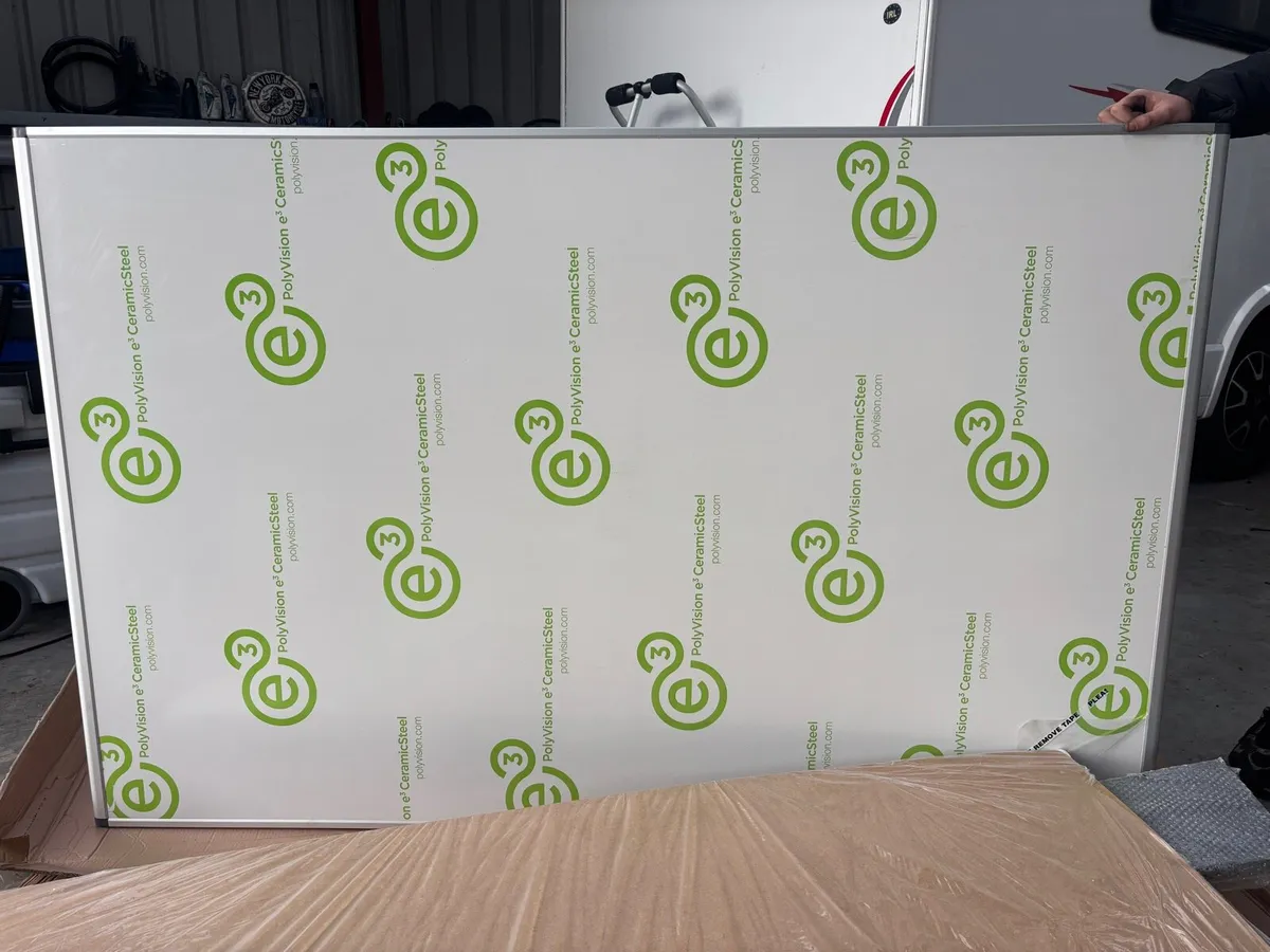 Whiteboard/ Projector Screen 6ft - Image 1