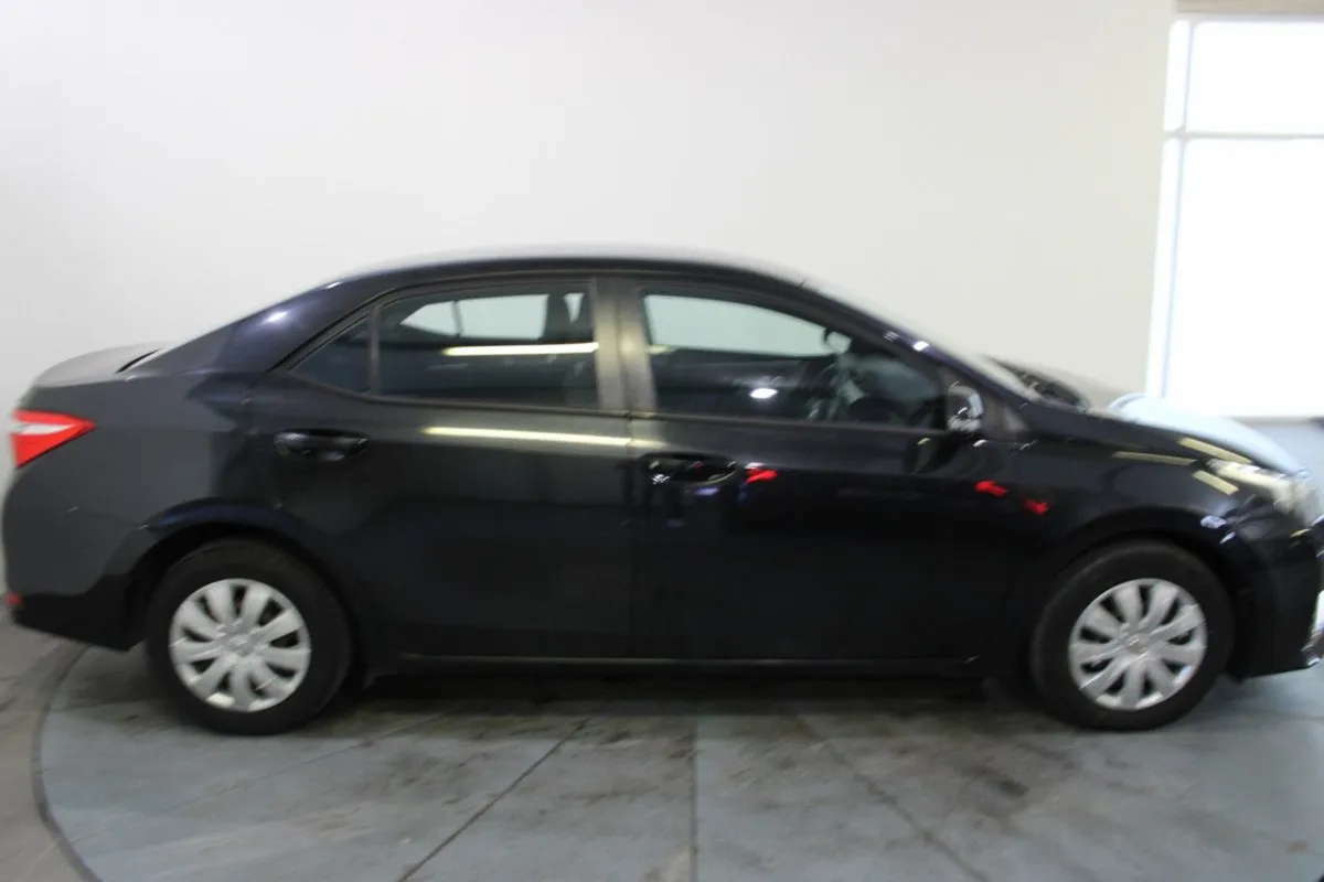 Toyota Corolla 1.4 D4D Terra 4DR - Image 3
