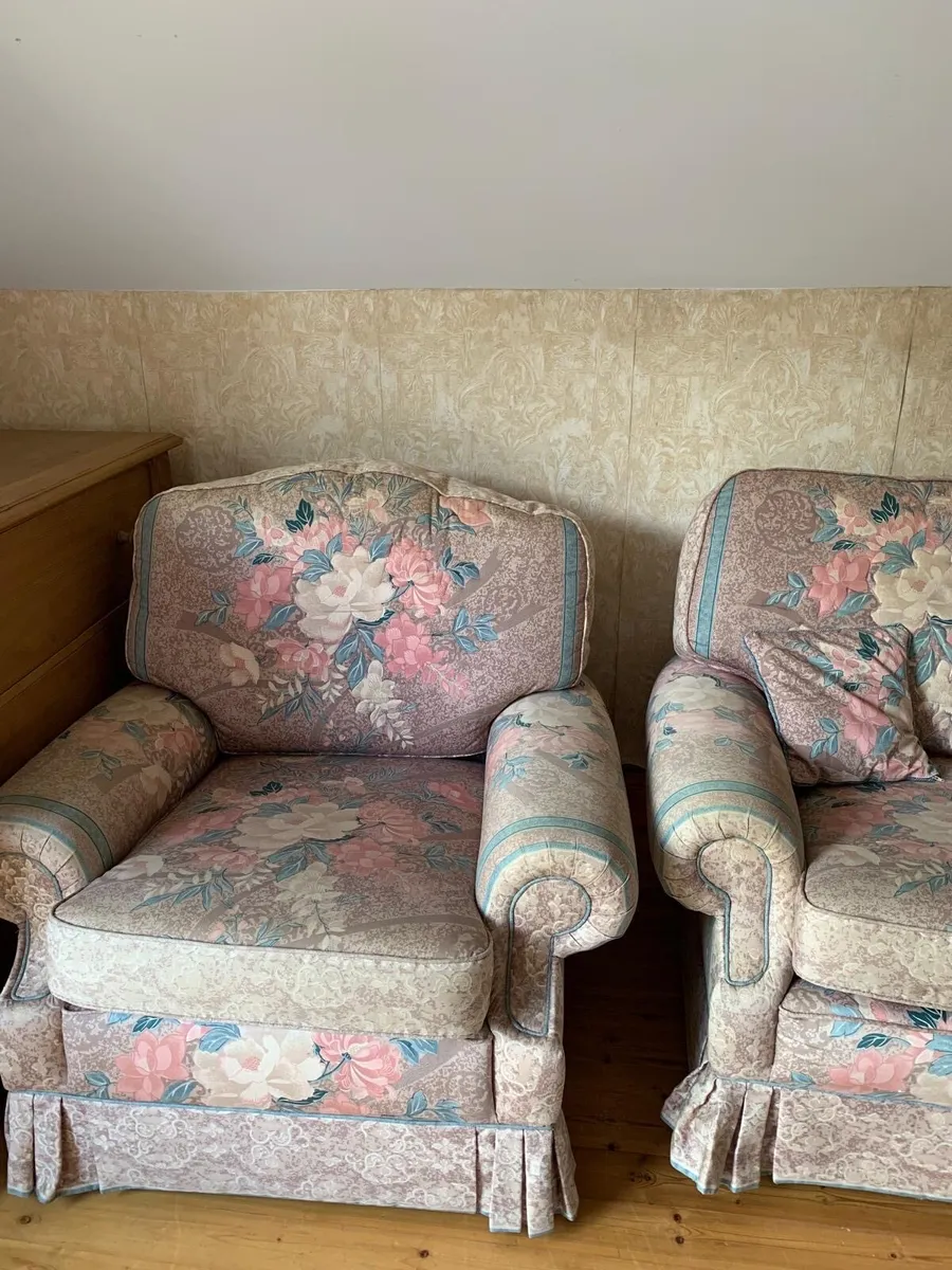 Casey’s - Couch - Image 2