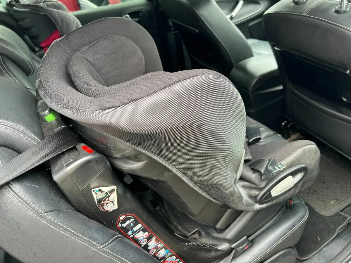 Maxi-Cosi car seat Axiss - Image 1