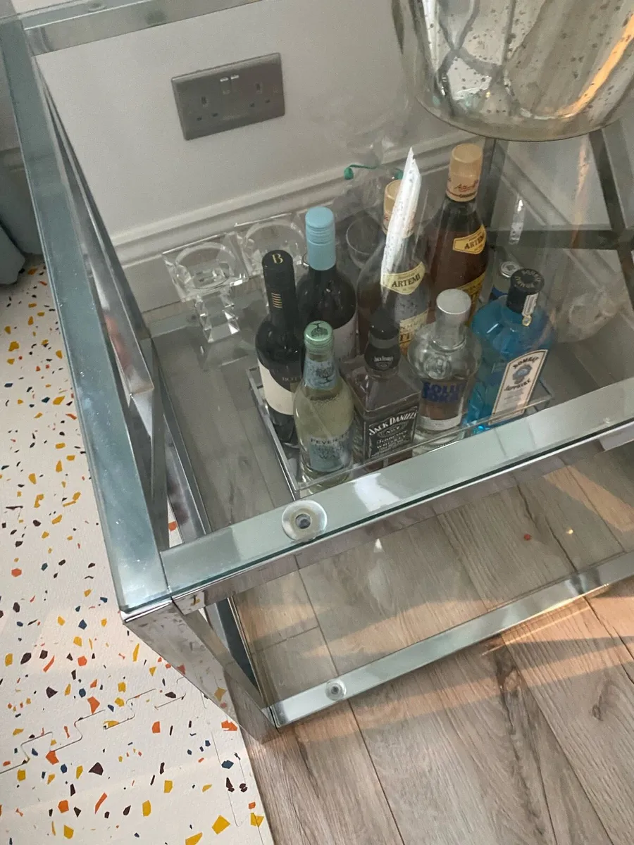 FREE Glass coffee table - Image 4