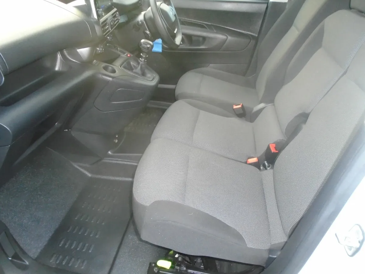 2023 Peugeot Partner PROFESSIONAL PREMIUM - Image 4
