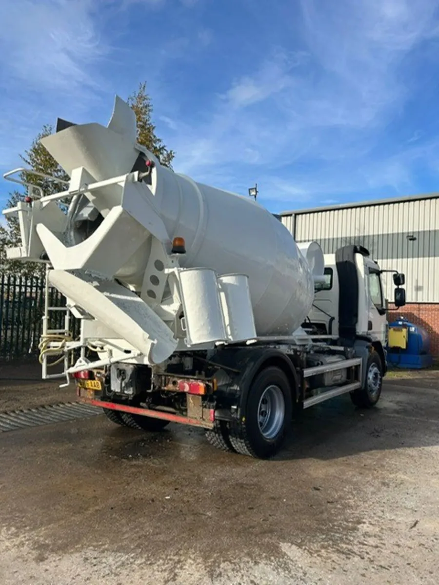 2016 DAF LF280 4x2 Mixer - Image 2