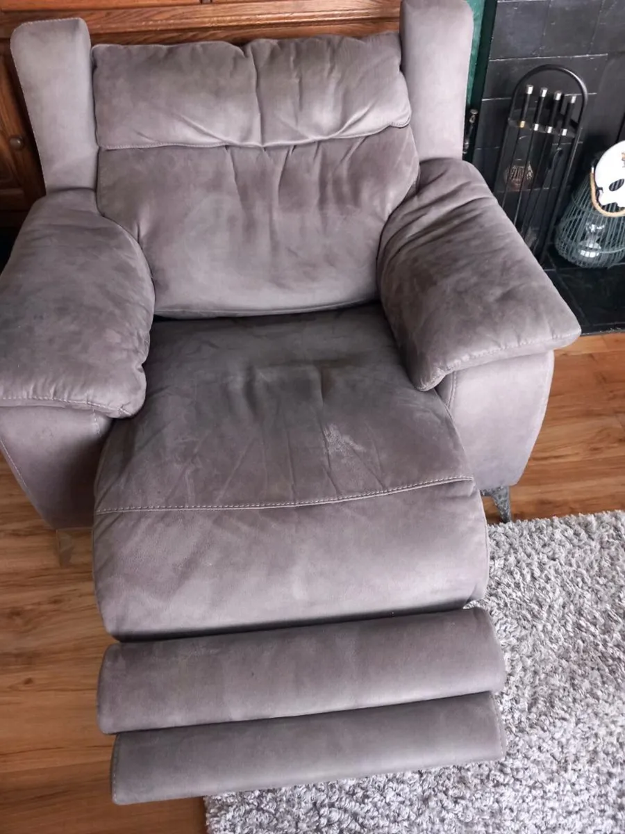 Electric recliner couch - Image 2