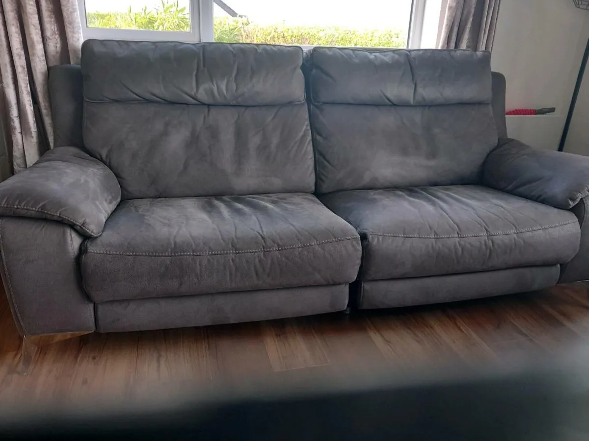 Electric recliner couch - Image 1