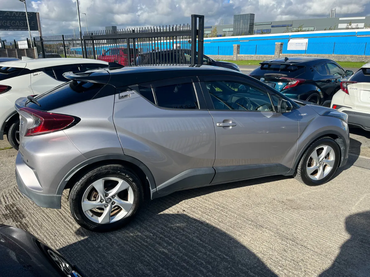 TOYOTA C-HR 2019, 1.8 HYBRID AUTO LOW KMS - Image 4
