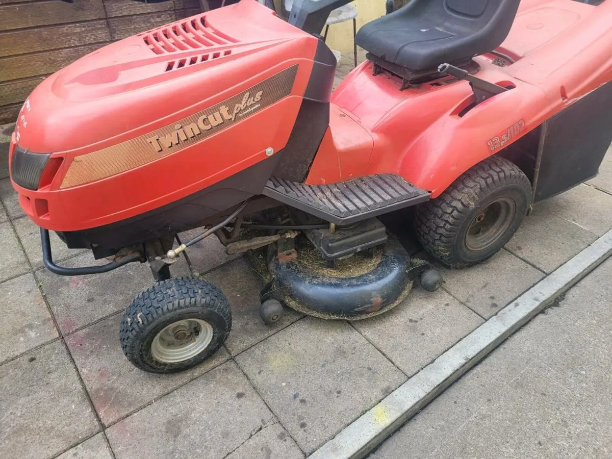 Castlegarden lawnmower - Image 1