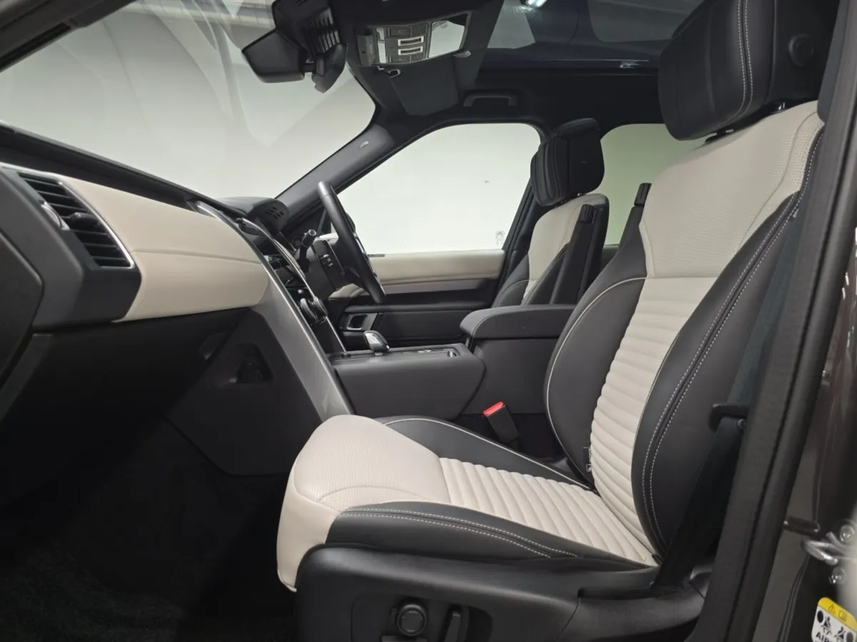Land Rover Discovery Diesel Sw Dynamic HSE - Image 3