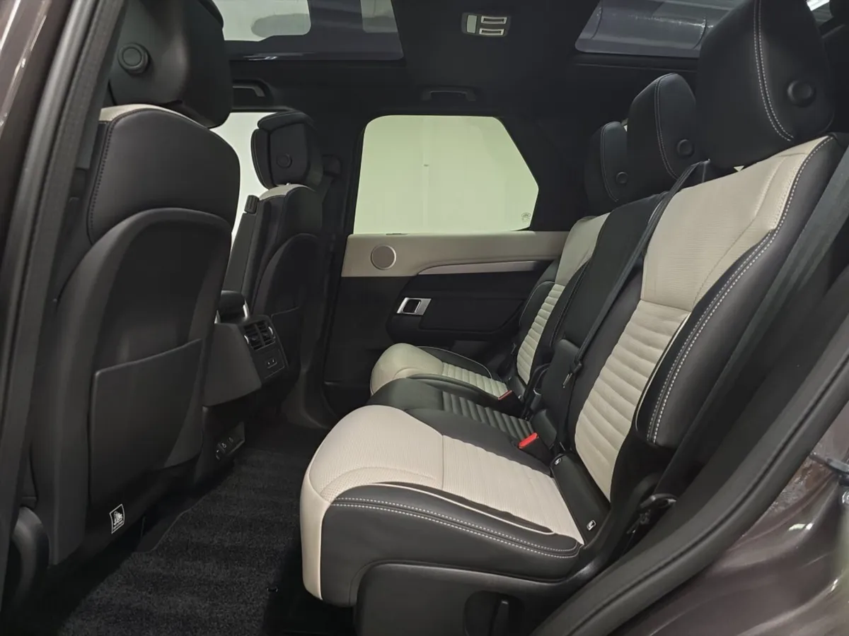 Land Rover Discovery Diesel Sw Dynamic HSE - Image 4