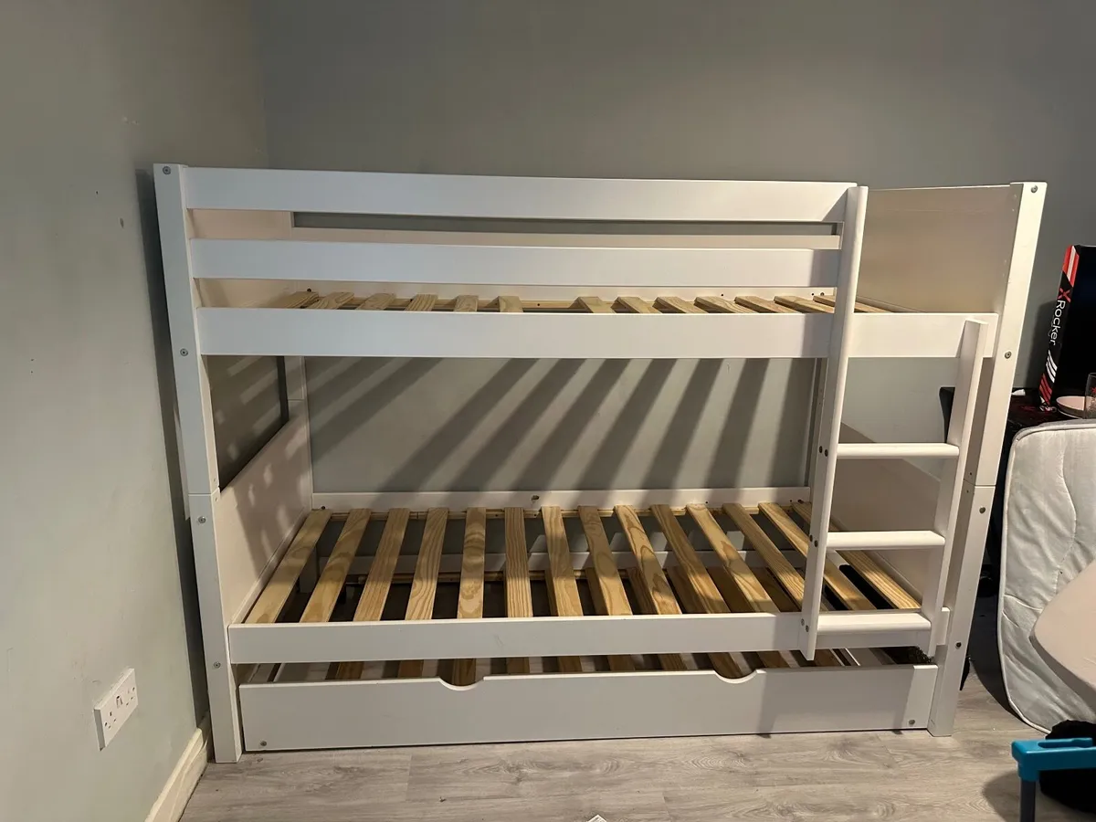 Triple bunk beds - Image 1