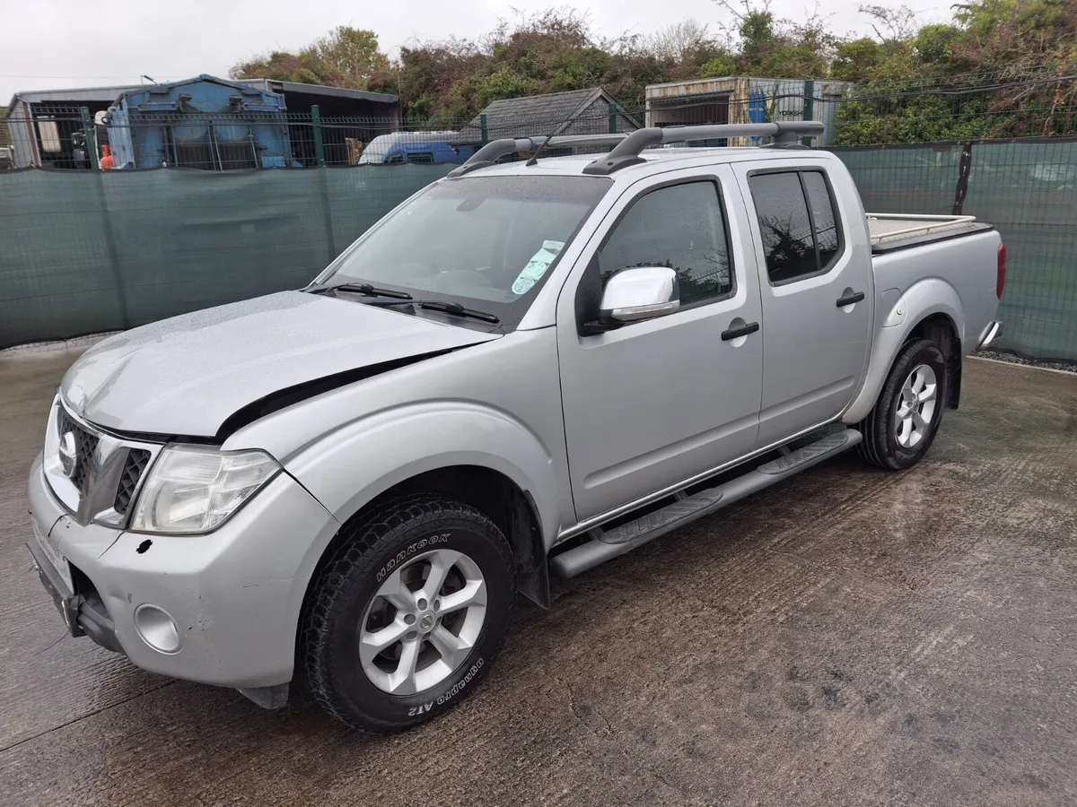 2014 Nissan Navara 2.5 Diesel. Light Damage - Image 3
