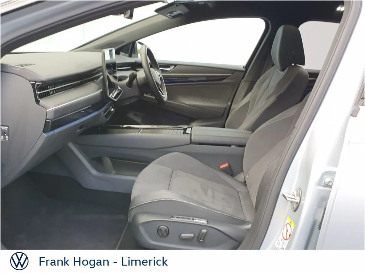 Volkswagen ID.7 PRO Plus Pan Sunroof Black Pack - Image 4