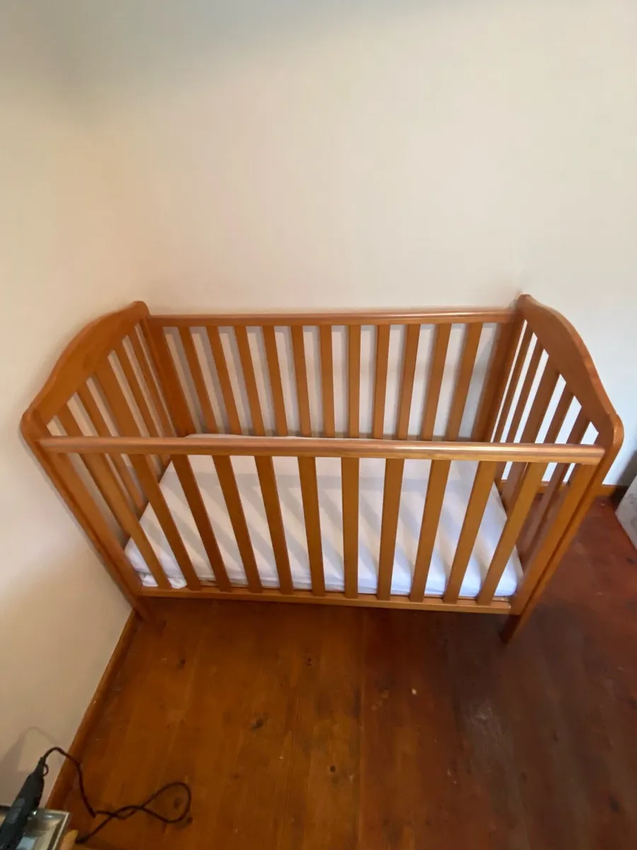 Cot and mattress - Image 2