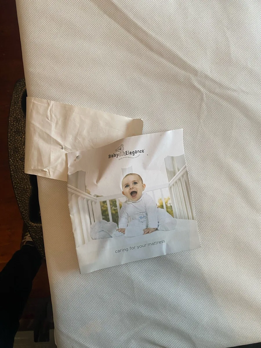Cot and mattress - Image 4