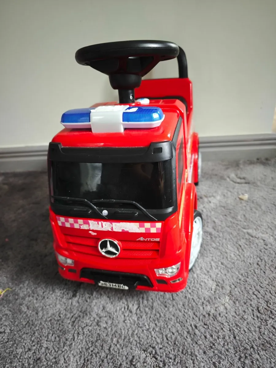 fire fighting toy car - Image 1