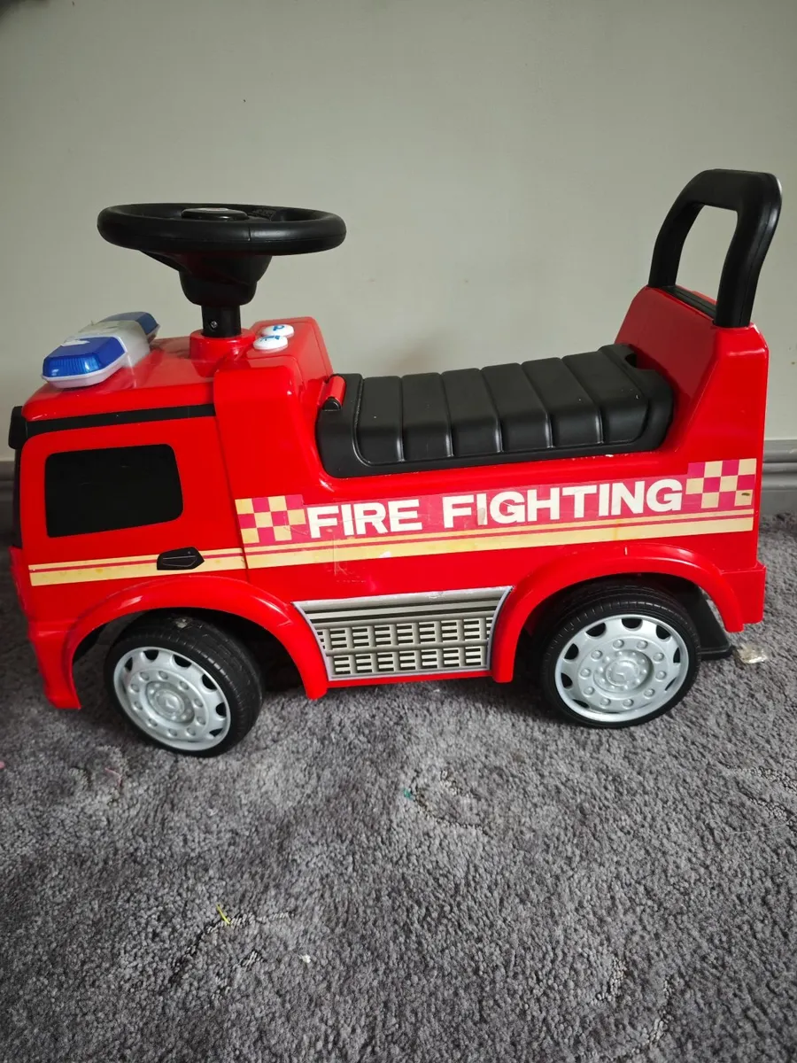 fire fighting toy car - Image 2