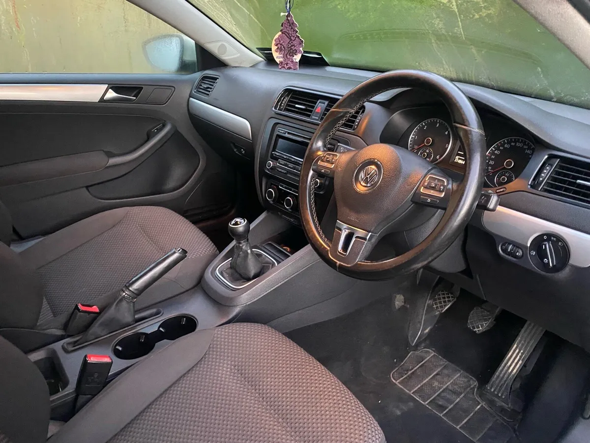 Volkswagen Jetta Trendline - Image 2