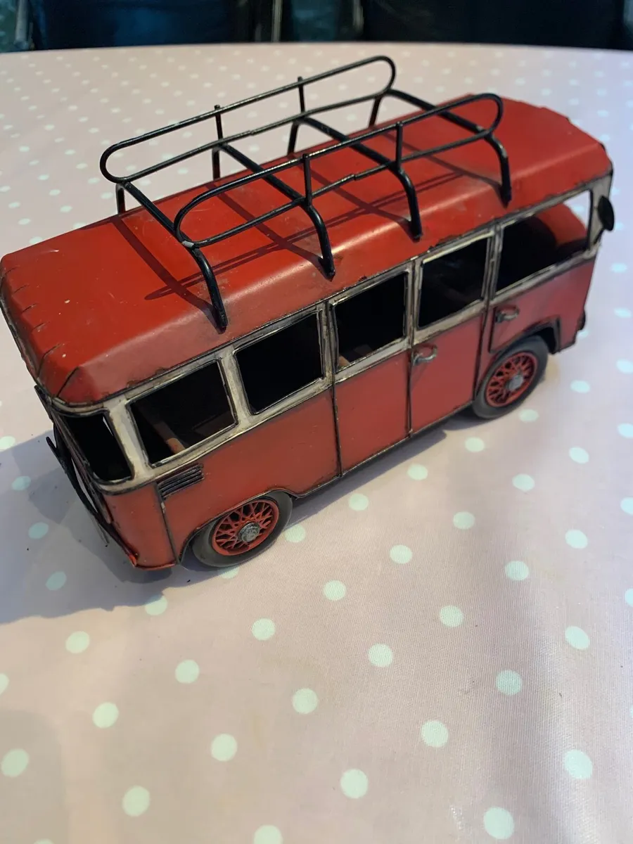 Collectables, vintage metal cars - Image 1