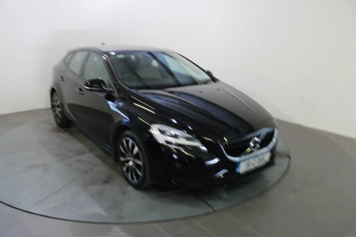 Volvo V40 D3 (150hp) Momentum Edition - Image 1