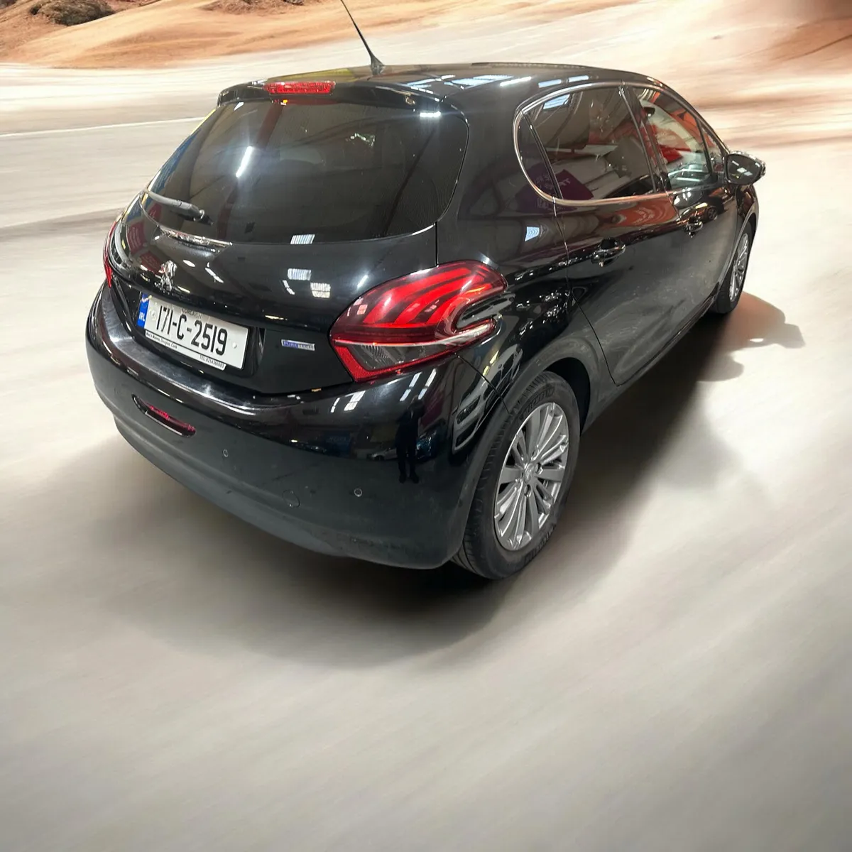 2017 Peugeot 208 1.2 Puretech 82 bhp Allure 5dr - Image 2