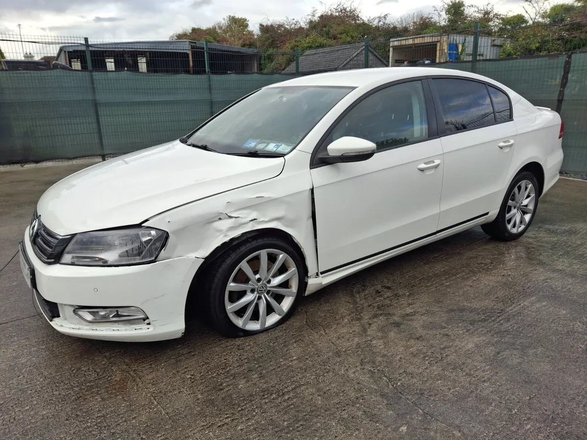 132  Volkswagen Passat 1.6 TDI .Light Damage - Image 3