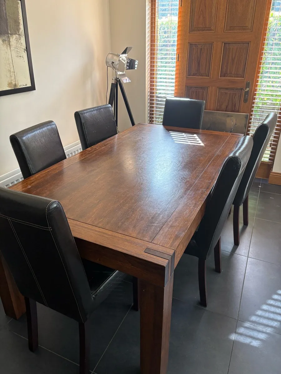 Kitchen table and chairs - Image 1
