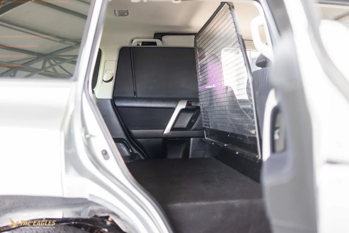 Toyota Land Cruiser LWB C COMMERCIAL 4DR - Image 4