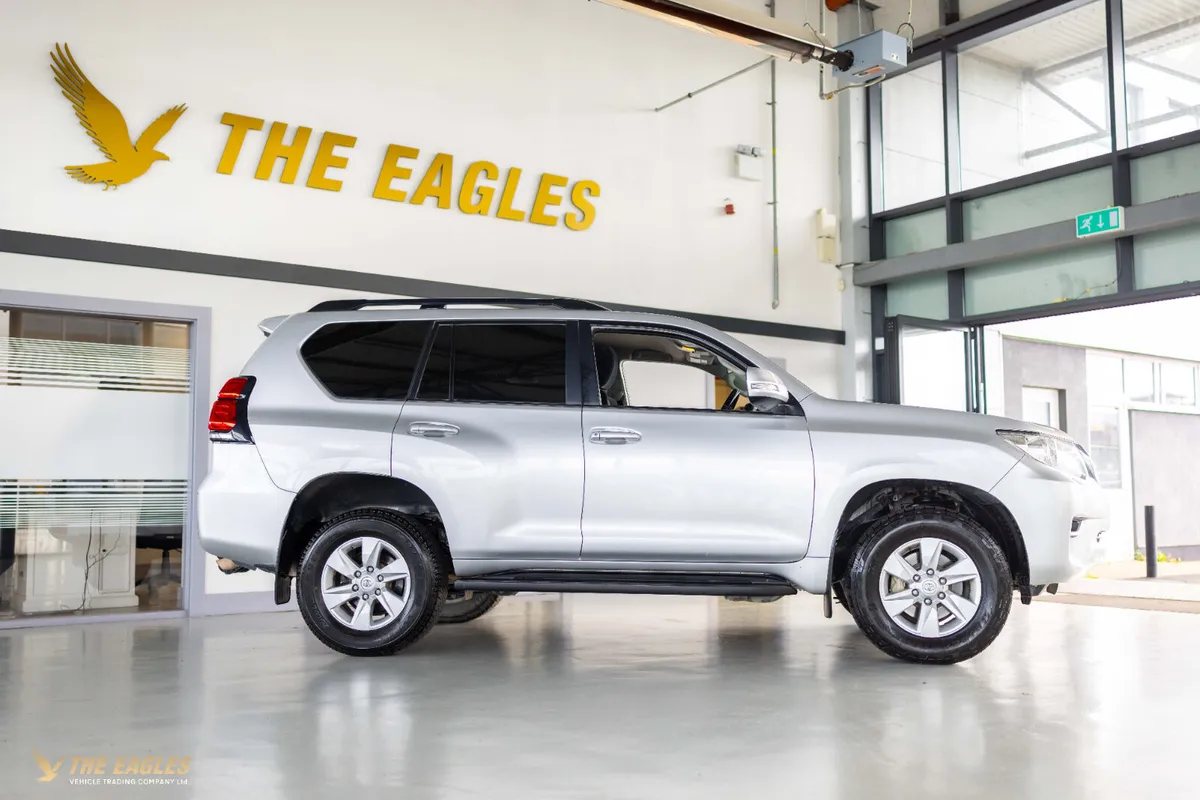 Toyota Land Cruiser LWB C COMMERCIAL 4DR - Image 3