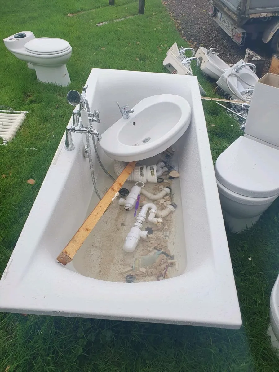 Bathroom ware - Image 1