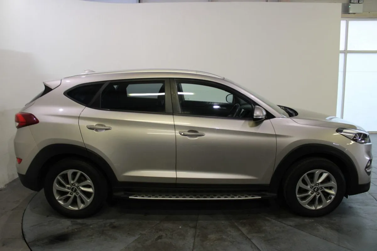 Hyundai Tucson 1.7 D SE NAV - Image 3