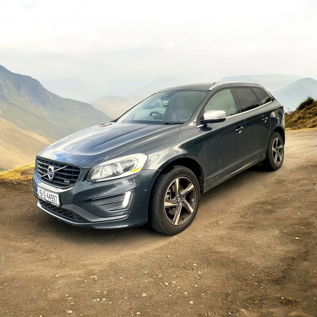 2015 Volvo XC60 D4 (181hp) FWD R-Design - Image 1