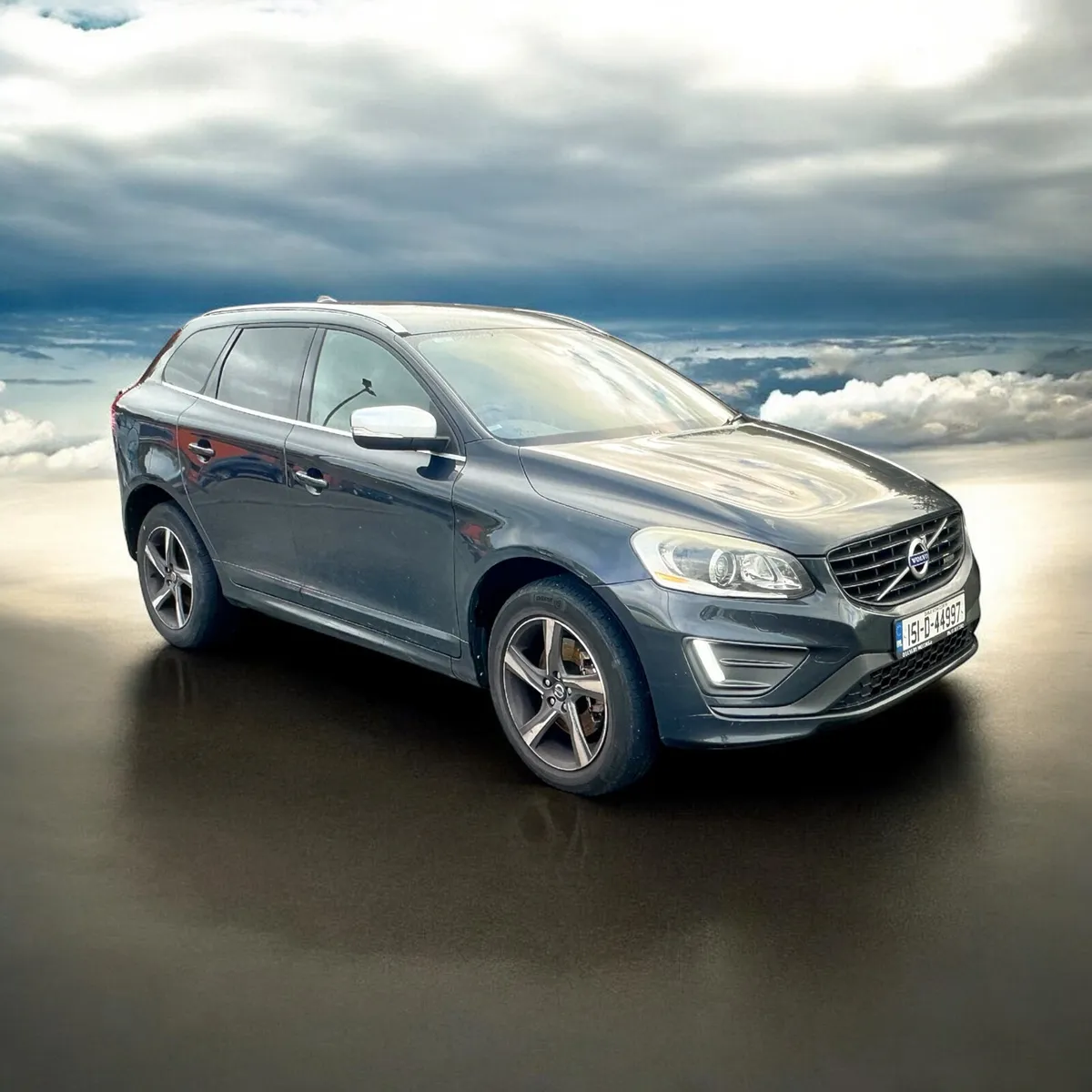2015 Volvo XC60 D4 (181hp) FWD R-Design - Image 3