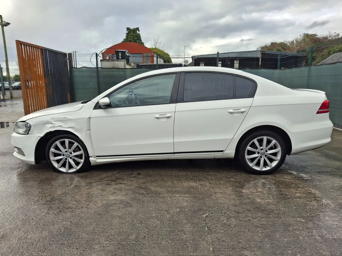 132  Volkswagen Passat 1.6 Tdi.Light Damage - Image 3