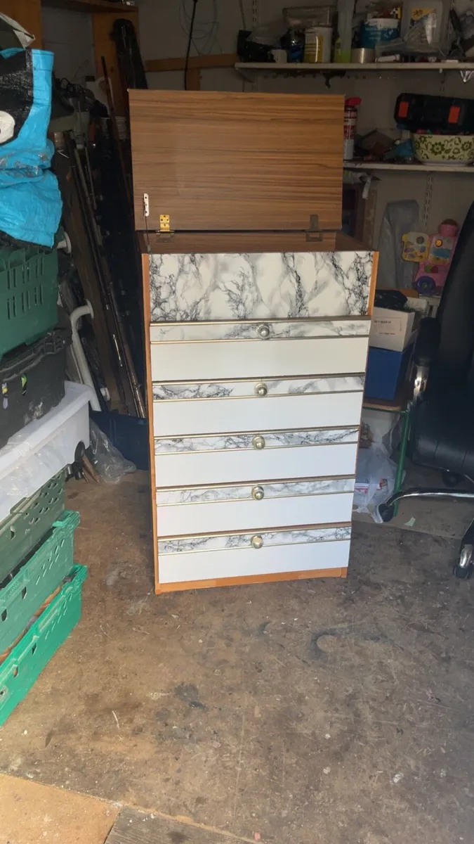 Chest of drawers - Image 1