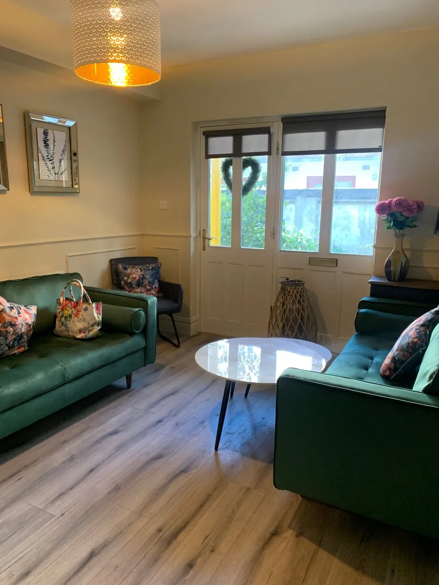 Galway city apartment to rent visit elf town - Image 1