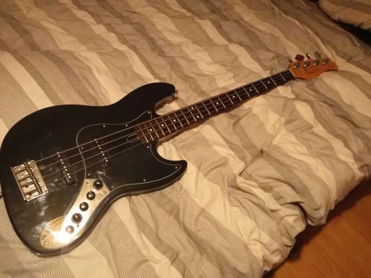 Marcus Miller V3 Jazz plus others - Image 1