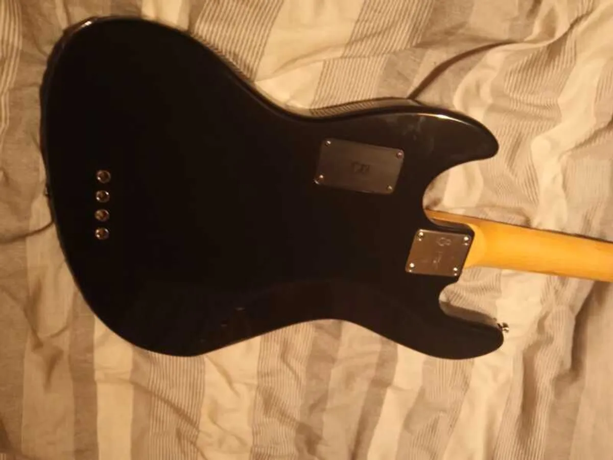 Marcus Miller V3 Jazz plus others - Image 4
