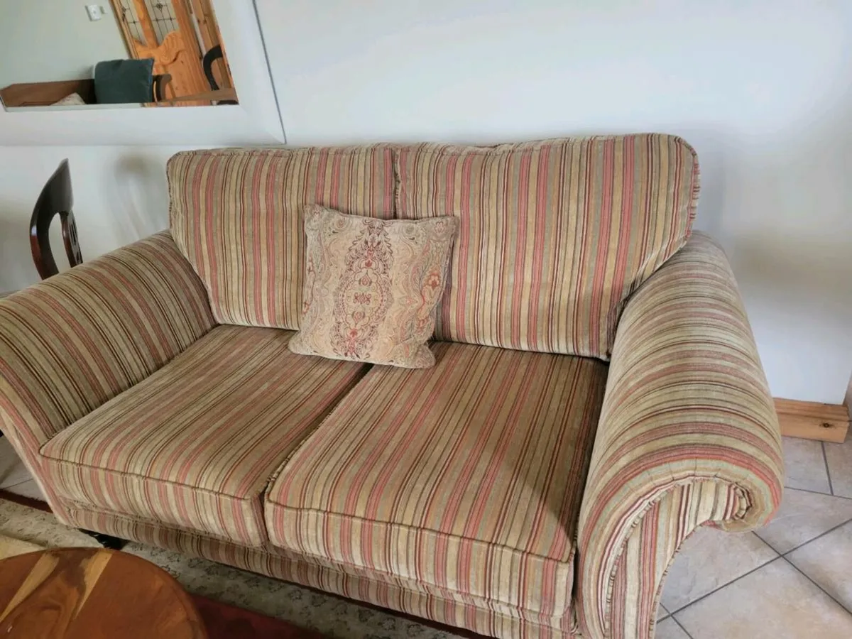 2 x seater parker knoll couch, 3 mahogany chairs - Image 1