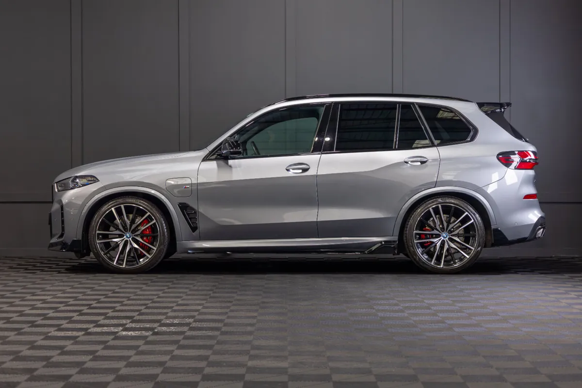 232 BMW X5 X-Drive 50e M-Sport - Image 3