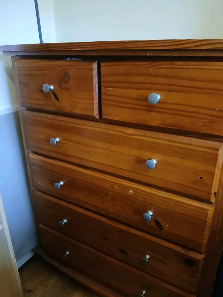 Wooden chest of drawers - Image 1
