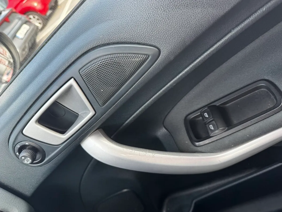 Ford fiesta 1.25 petrol - Image 4