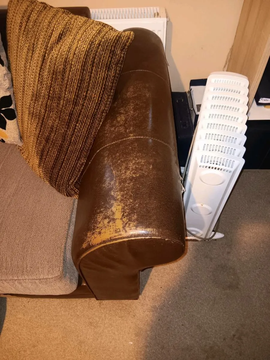 Free corner couch - Image 2