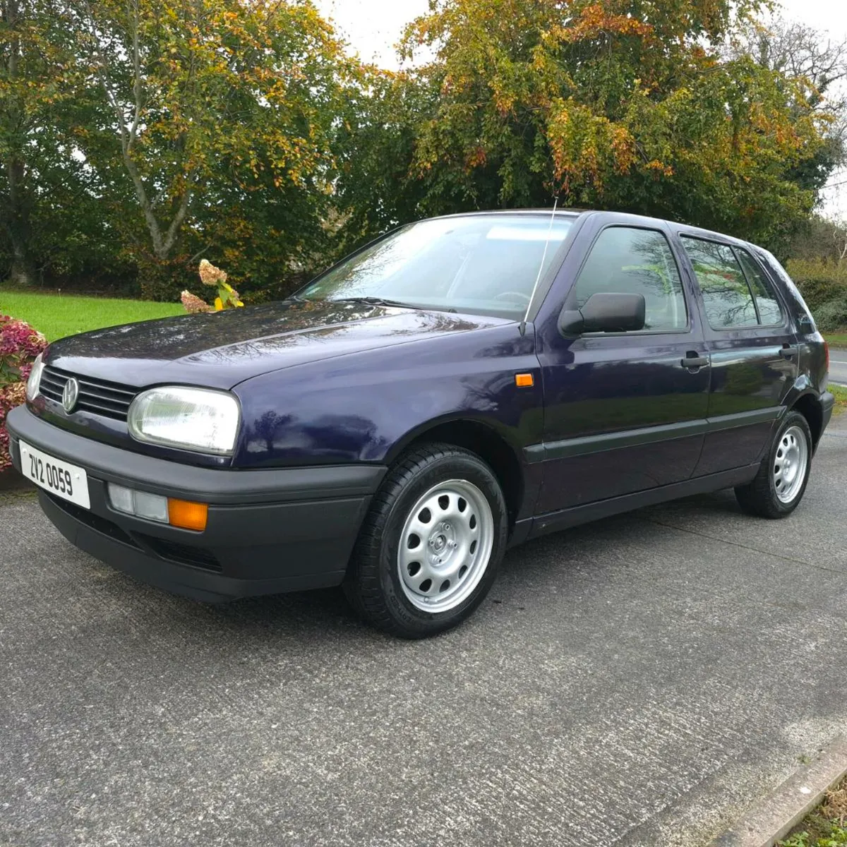 Volkswagen Golf LHD. Service history, tax 07/26 - Image 2