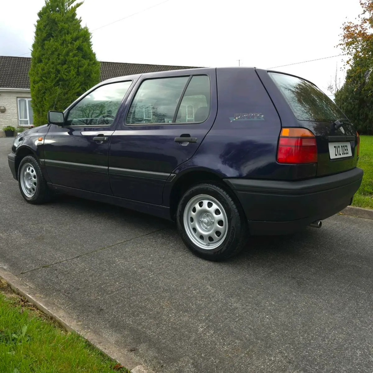 Volkswagen Golf LHD. Service history, tax 07/26 - Image 4