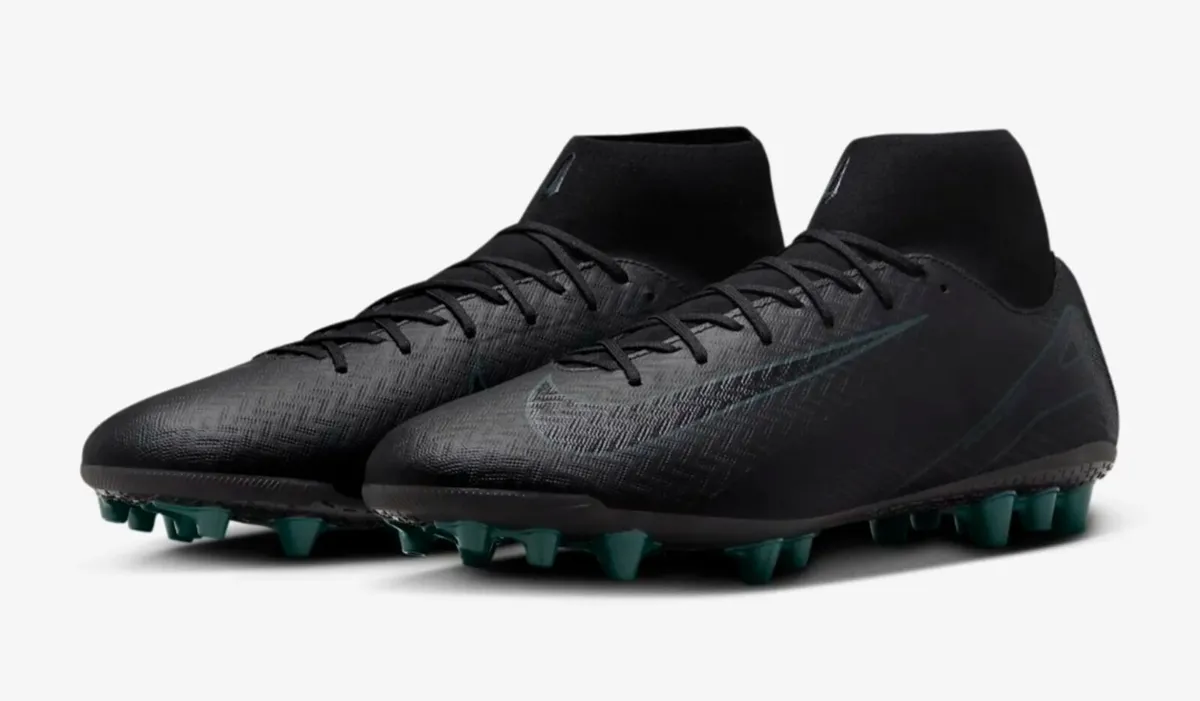 Football boots - Image 1