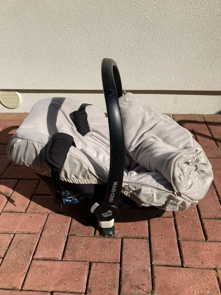 Maxi Cosi car seat - Image 1