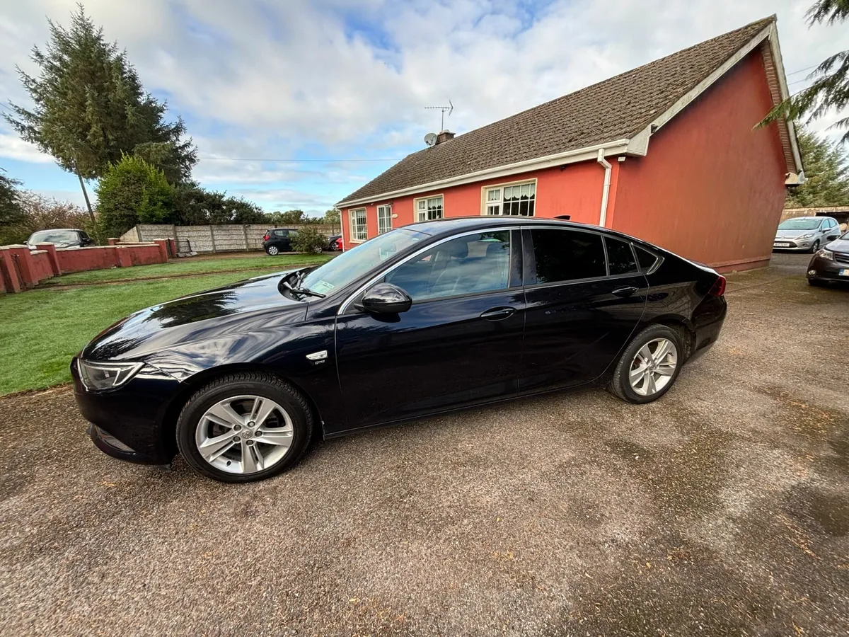 Low miles new NCT tax Vauxhall Insignia 2017 1.6td - Image 2